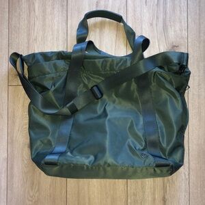 Lululemon green gym bag